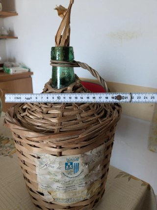 Damigiana in vetro e vimini