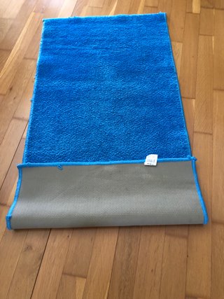 Alfombra pequeña de microfibra azul