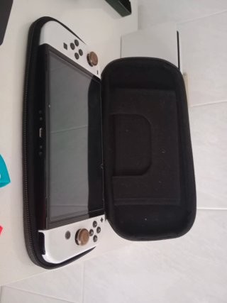 Nintendo Switch OLED Blanca y Negra