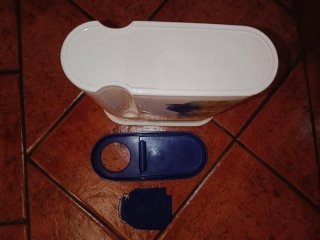 Bote para pienso de perro. Almacenaje