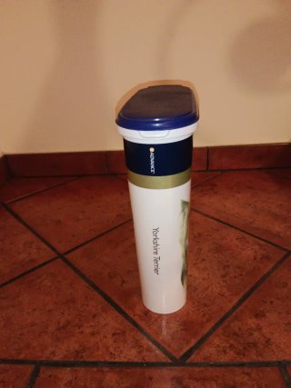 Bote para pienso de perro. Almacenaje