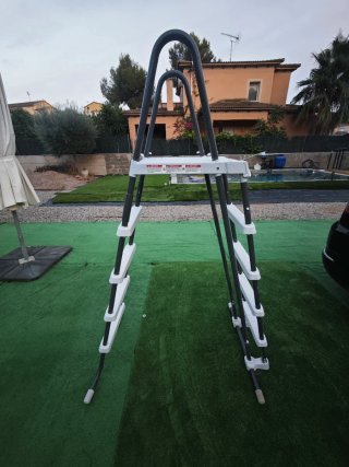 Escalera Piscina Elevada Metal y Plástico