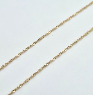 Cadena de oro de 18k. Singapour. 1.32 g. 44,5cm.