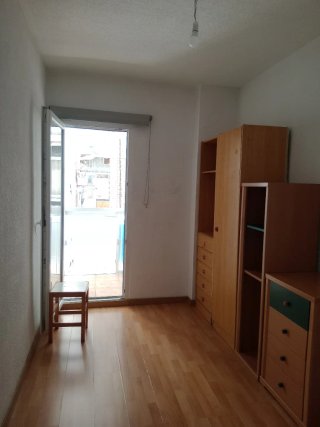 Cómoda habitación, ambiente familiar para chica