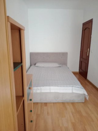 Cómoda habitación, ambiente familiar para chica