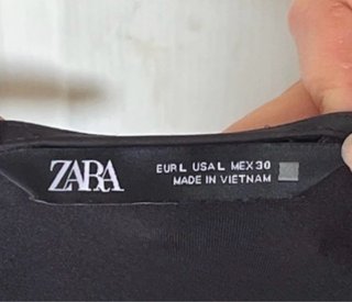 Vestido satinado Zara con botones