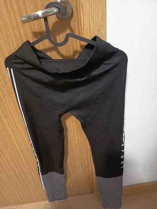 Leggings deportivos negros y grises