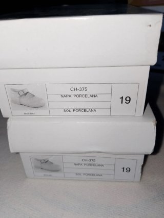 2 pares de calzado para bebé, talla 19.