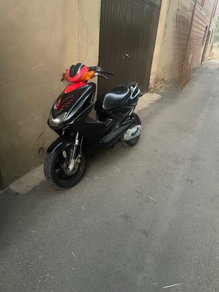Yamaha Aerox Scooter Negro/Rojo