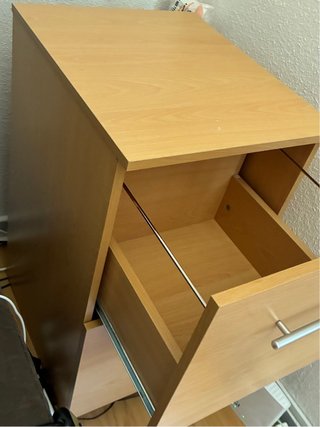 Mueble de madera con 2 cajones