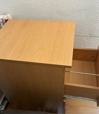 Mueble de madera con 2 cajones