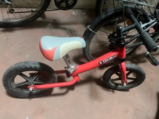 Bicicleta de aprendizaje roja + carrito paseo