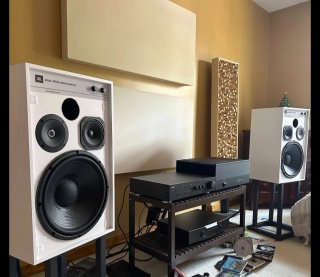 Altavoces JBL 4312 Ghost Edition