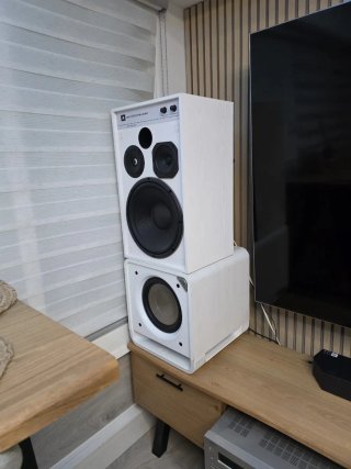Altavoces JBL 4312 Ghost Edition
