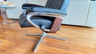 Sillón Stressless Wing Piel Negra Base Cruz