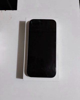iPhone 16 Blanco con 93% de salud de batería