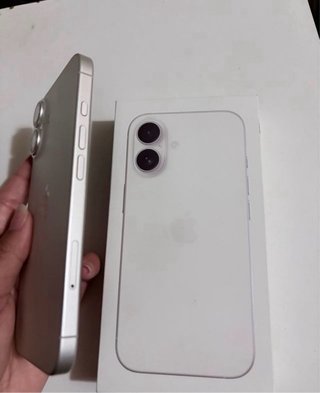 iPhone 16 Blanco con 93% de salud de batería