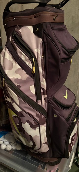 Bolsa de Golf Nike 14 huecos, 8 bolsillos. Edicion
