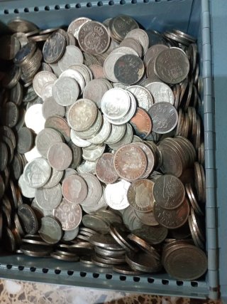 4 kilos Monedas Antiguas de 25 y 50 pesetas.