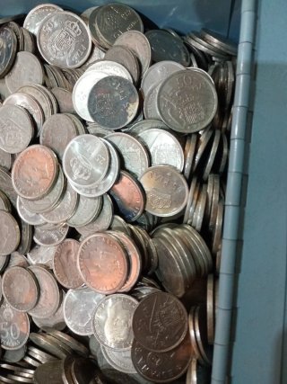 4 kilos Monedas Antiguas de 25 y 50 pesetas.