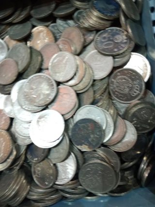4 kilos Monedas Antiguas de 25 y 50 pesetas.