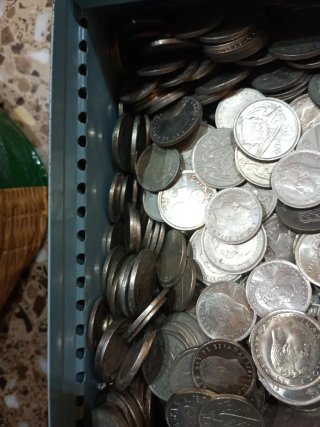 4 kilos Monedas Antiguas de 25 y 50 pesetas.