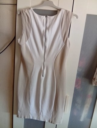 Vestido beige sin mangas