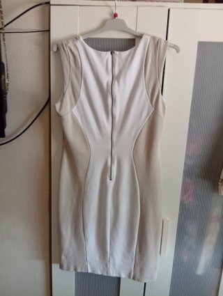 Vestido beige sin mangas