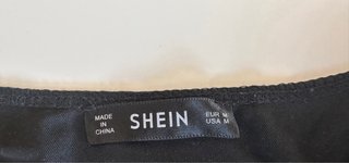 Top asimétrico SHEIN negro manga larga