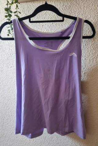 Camiseta deportiva tirantes lila