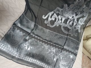 Fular negro y plata con estampado