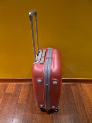 Maleta Rígida con Ruedas y dispositivo de segdad.