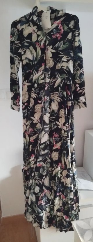 Vestido largo estampado flores manga larga.