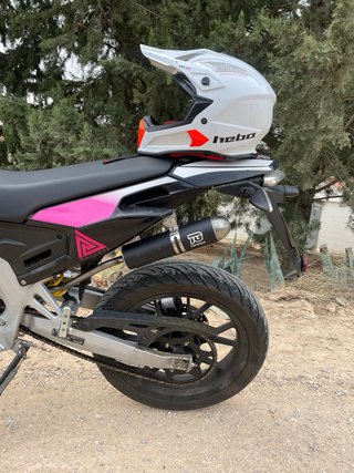 Aprilia SX 50cc Supermotard Negra y Rosa