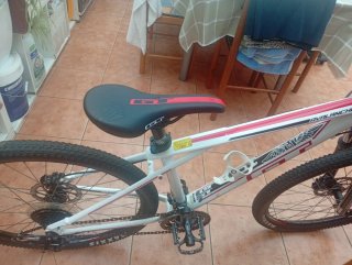 Bicicleta GT Avalanche Blanca