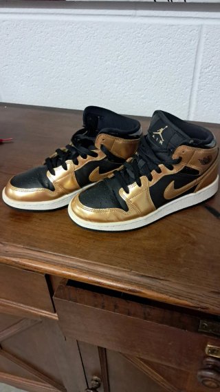 Nike Air Jordan Zapatillas Negras y Doradas