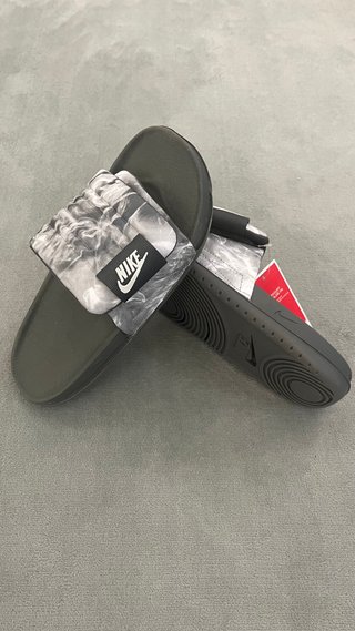 Ciabatte Nike con stampa fumo