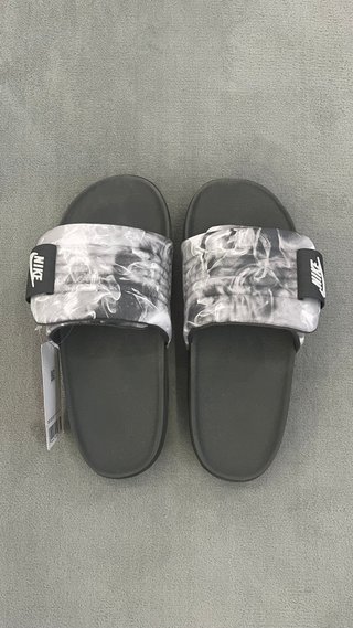Ciabatte Nike con stampa fumo
