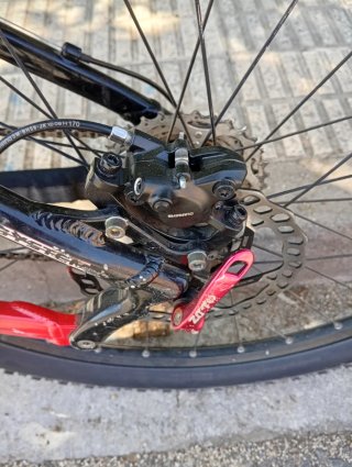 Bicicleta Mondraker downhill personalizada.