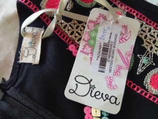 Vestido Sheva negro con bordado multicolor