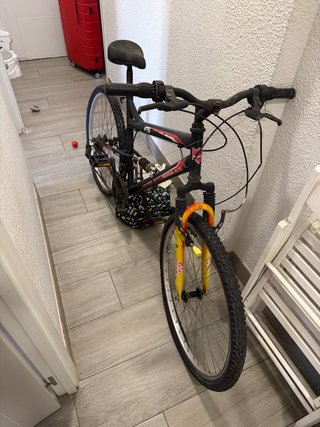 Bicicleta de montaña para reparar