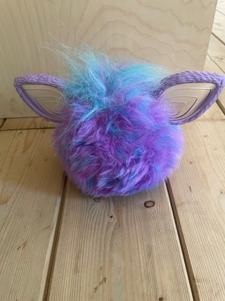 Furby 2023 Morado y Azul