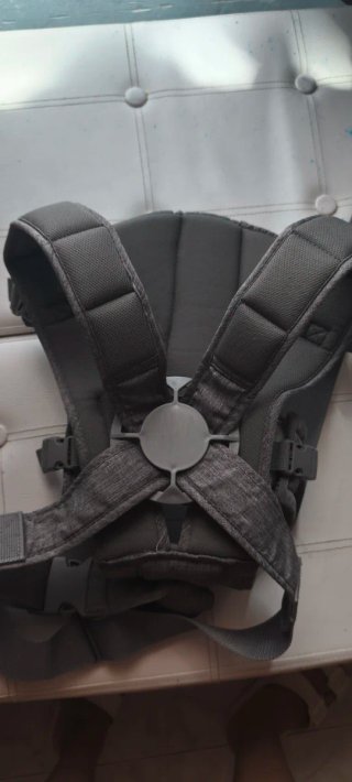 Mochila portabebés gris