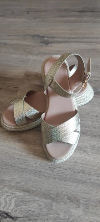 Sandalias doradas New Look