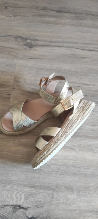 Sandalias doradas New Look