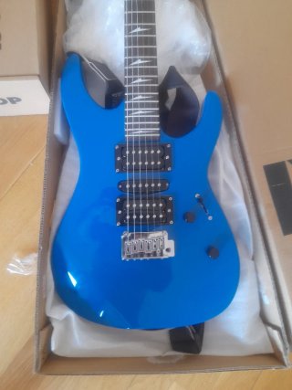 Guitarra eléctrica ESP LTD y Pedalera Zoom G2XFour