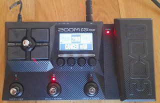 Guitarra eléctrica ESP LTD y Pedalera Zoom G2XFour