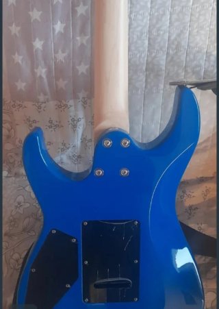 Guitarra eléctrica ESP LTD y Pedalera Zoom G2XFour