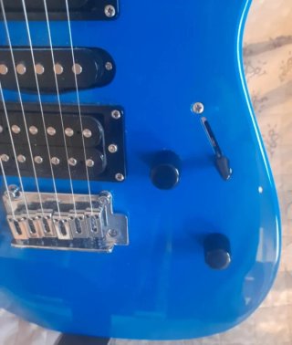 Guitarra eléctrica ESP LTD y Pedalera Zoom G2XFour