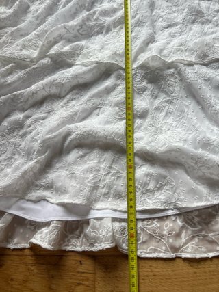 Vestido blanco con volantes